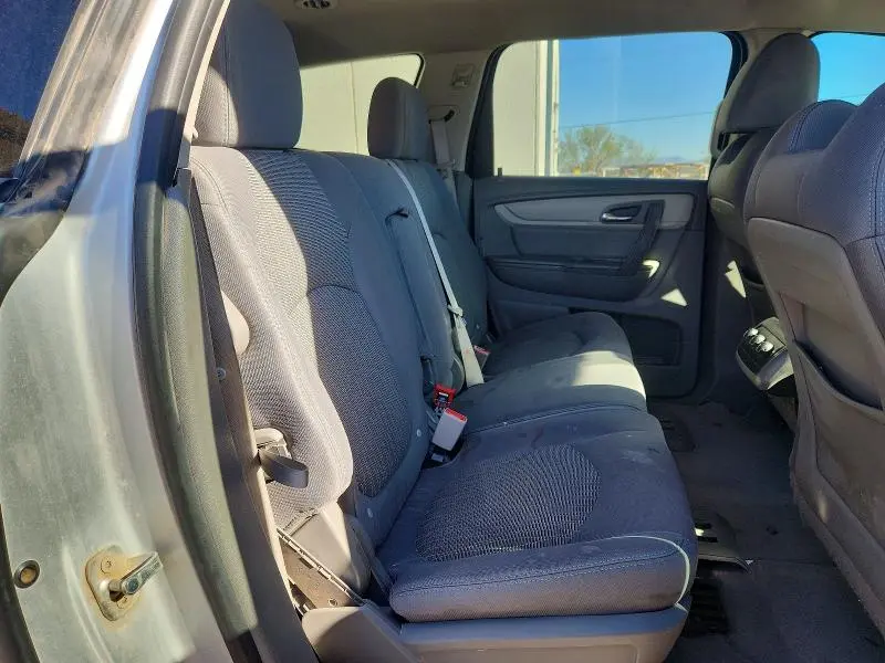 2015 CHEVROLET TRAVERSE LS  