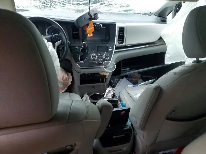 2017 TOYOTA SIENNA   