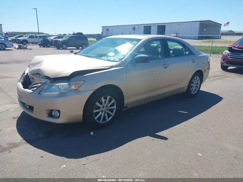 2011 TOYOTA CAMRY XLE V6