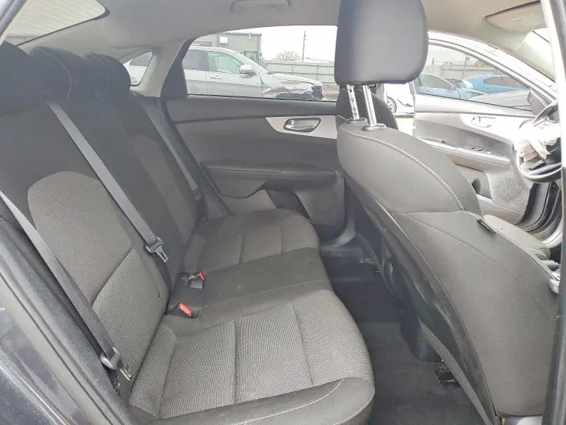 2023 KIA FORTE LX  