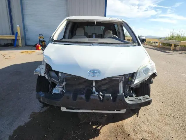 2014 TOYOTA SIENNA LE  