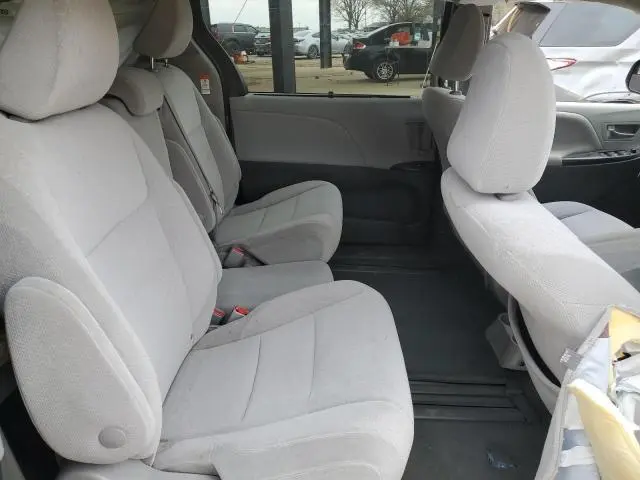 2020 TOYOTA SIENNA LE  