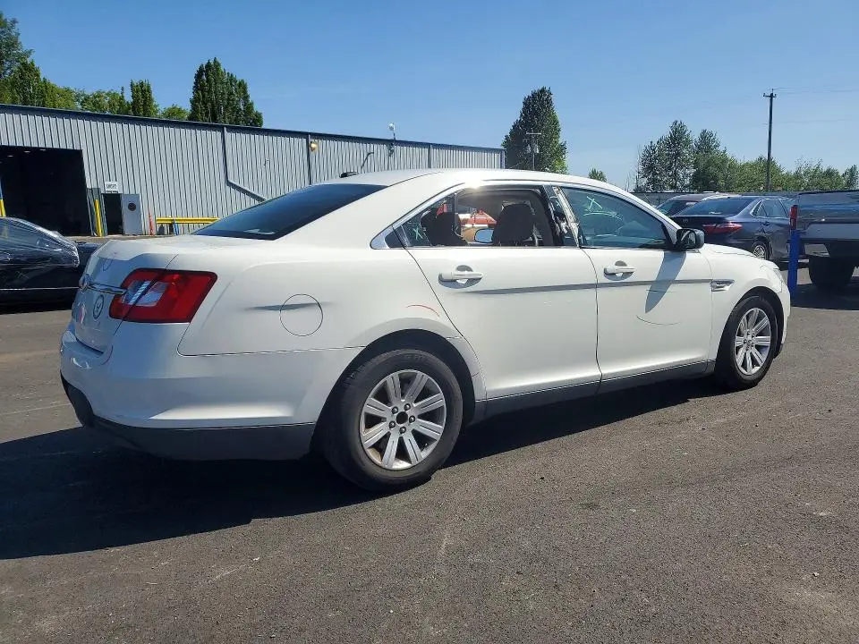 2011 FORD TAURUS SE  