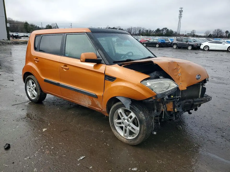2011 KIA SOUL +  