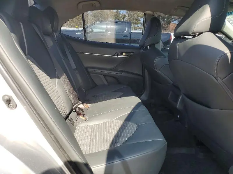 2018 TOYOTA CAMRY SE  