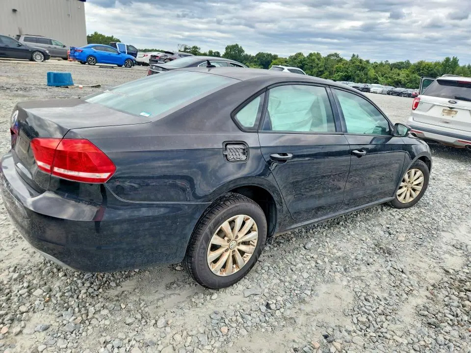 2013 VOLKSWAGEN PASSAT S  