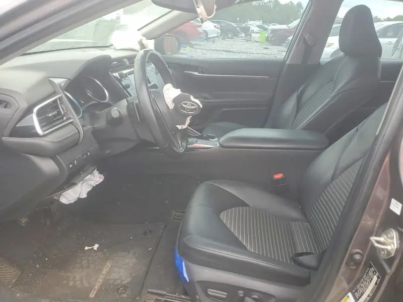 2018 TOYOTA CAMRY SE  
