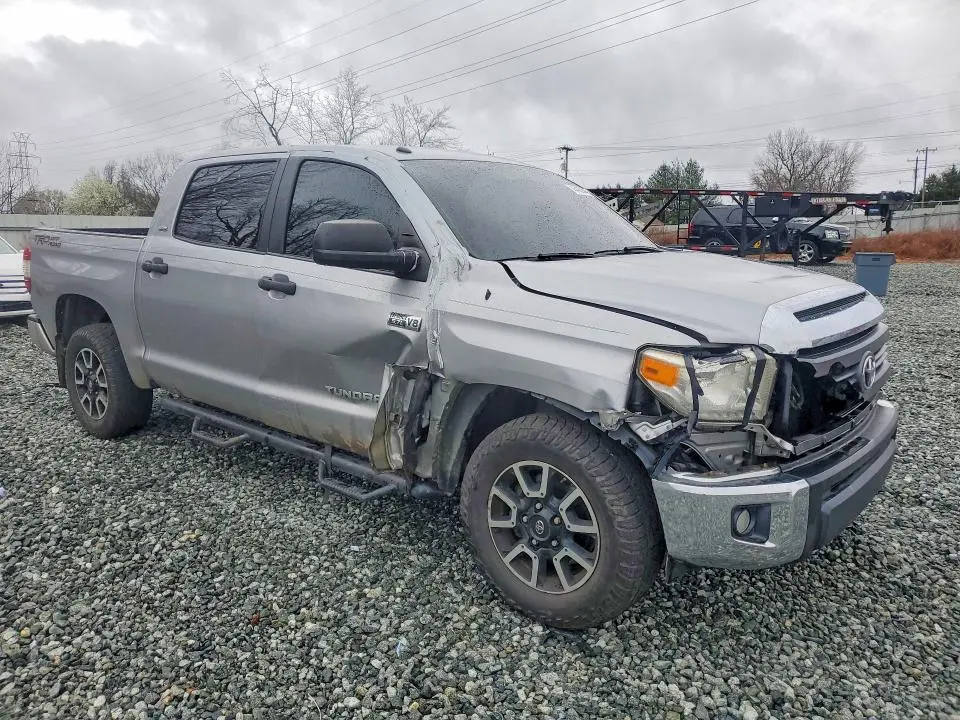 2015 TOYOTA TUNDRA SR5  