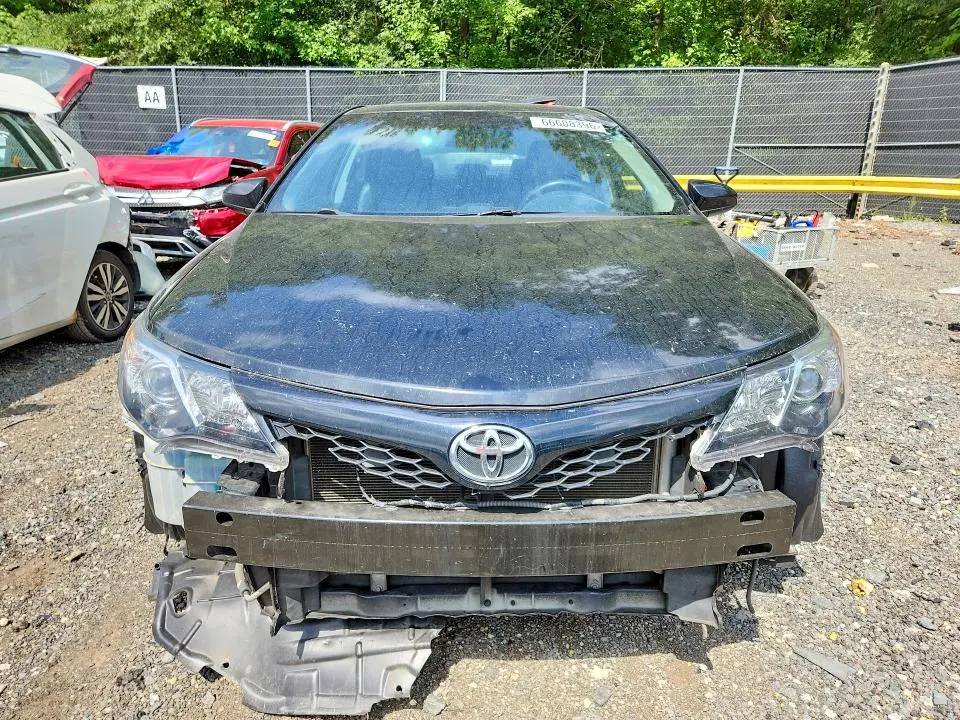 2012 TOYOTA CAMRY SE  