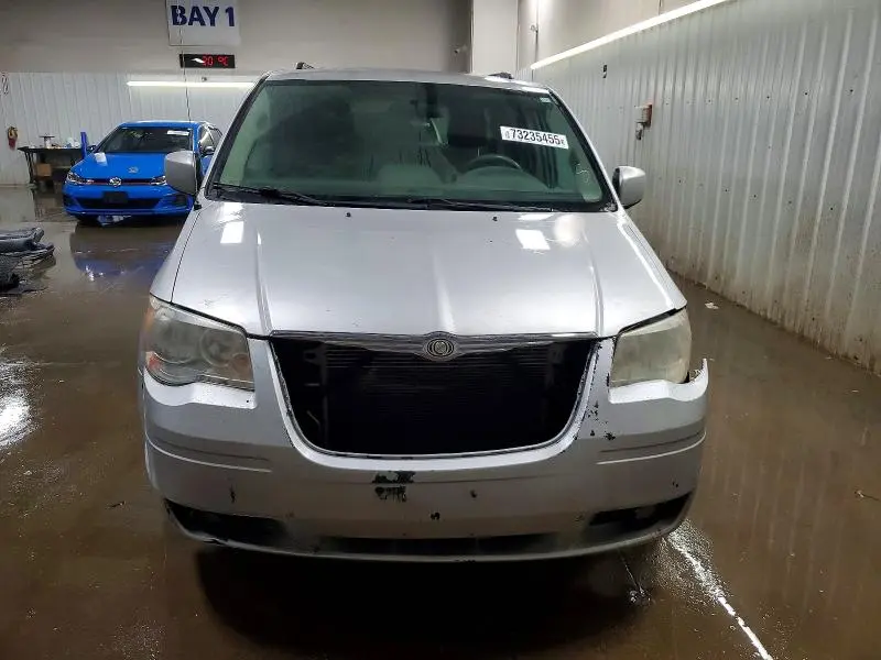2010 CHRYSLER TOWN & COUNTRY TOURING  