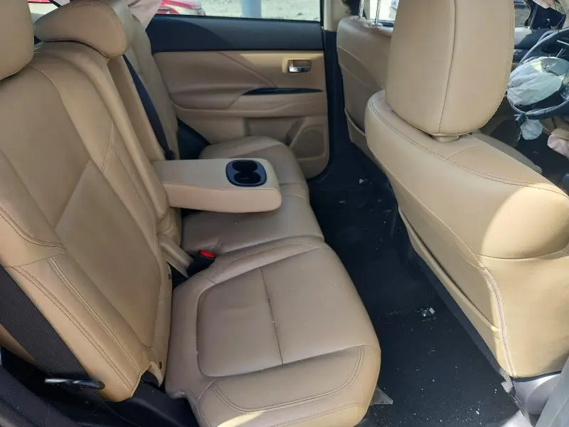 2020 MITSUBISHI OUTLANDER SE  
