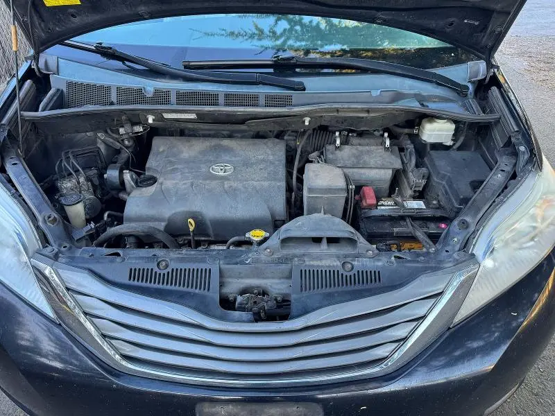 2014 TOYOTA SIENNA XLE 8-PASSENGER  