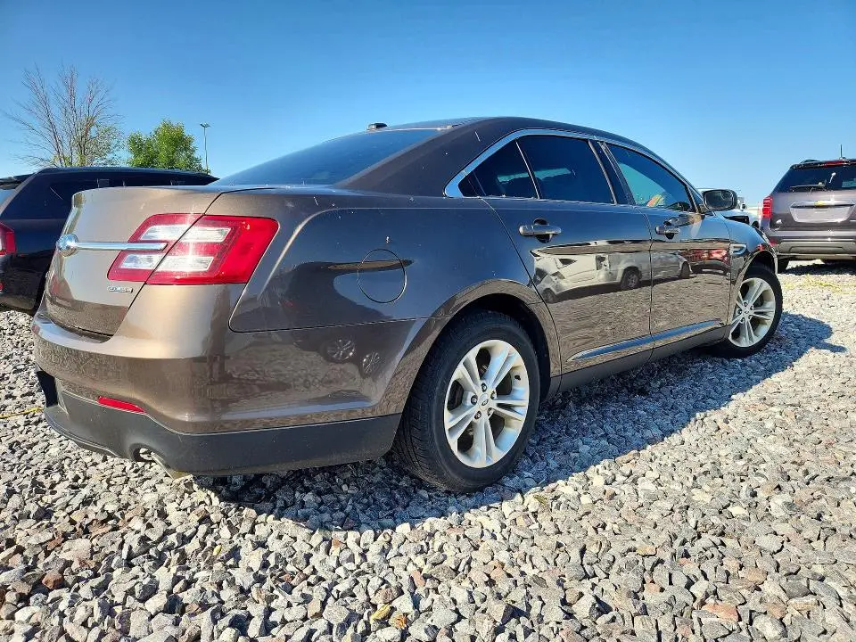 2015 FORD TAURUS SE  