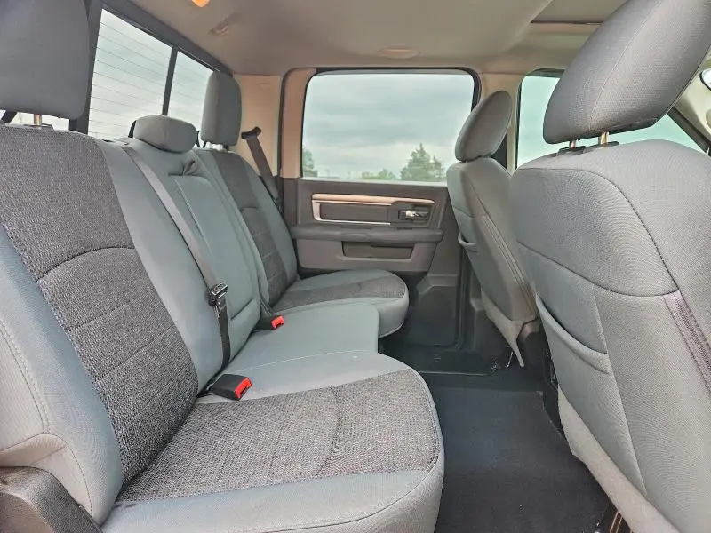 2018 RAM 1500 SLT  
