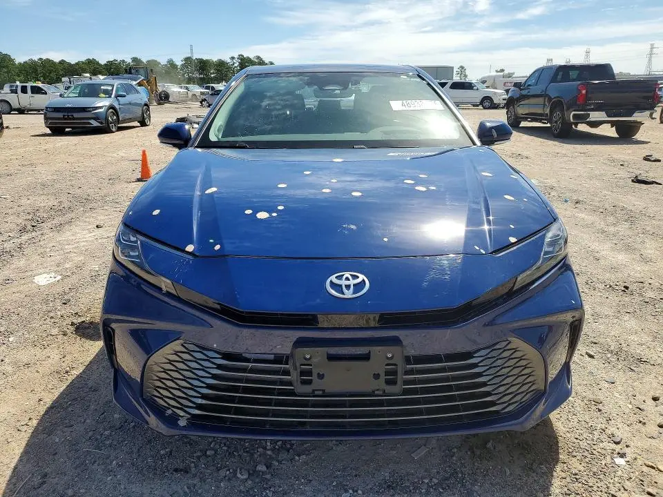 2025 TOYOTA CAMRY XLE  