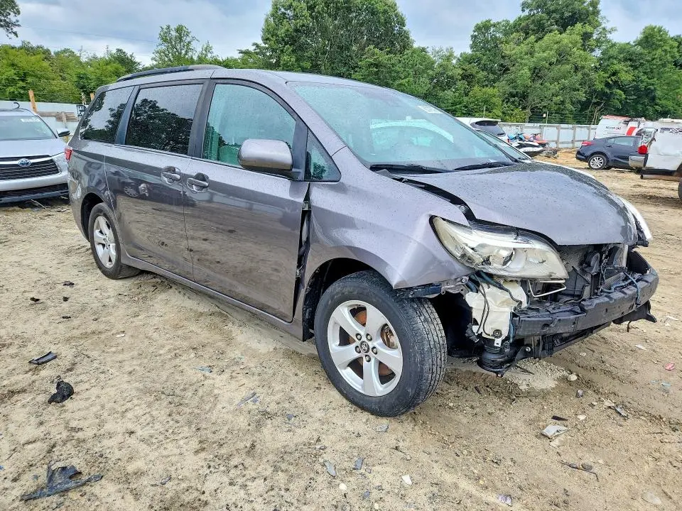 2019 TOYOTA SIENNA LE  