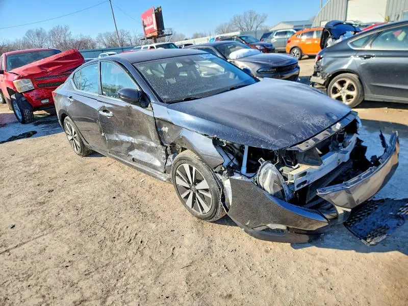 2021 NISSAN ALTIMA SV  