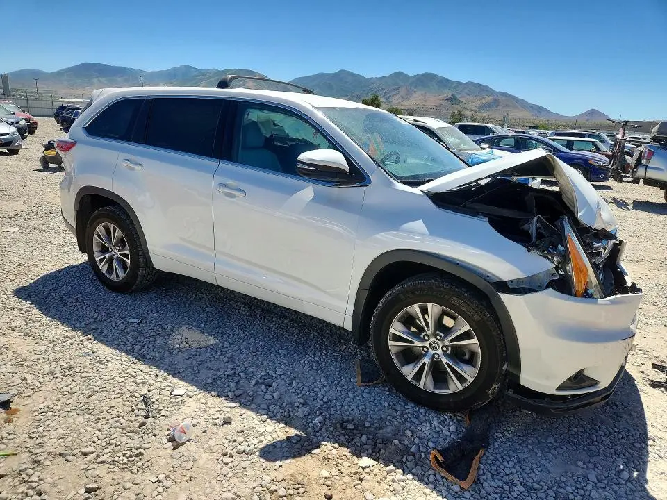 2016 TOYOTA HIGHLANDER LE PLUS  