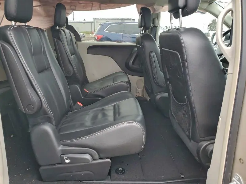 2015 CHRYSLER TOWN & COUNTRY LX  