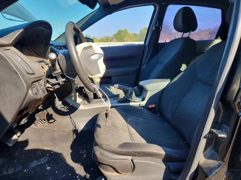 2010 FORD FOCUS SE  