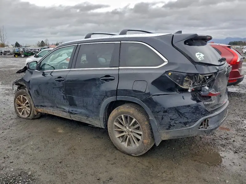 2019 TOYOTA HIGHLANDER SE  