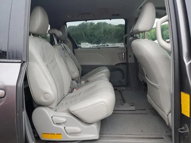2012 TOYOTA SIENNA XLE  