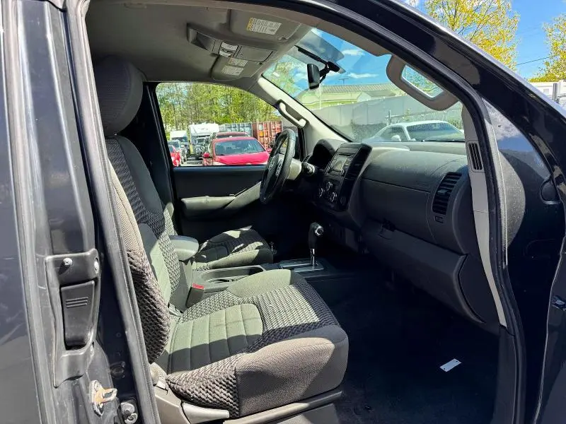 2013 NISSAN FRONTIER SV V6  