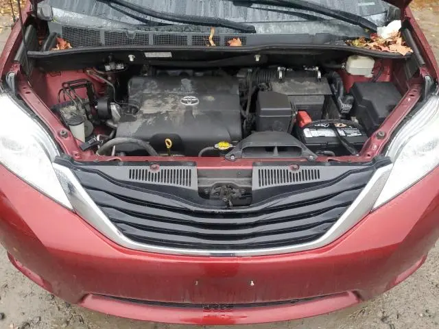 2013 TOYOTA SIENNA LE  