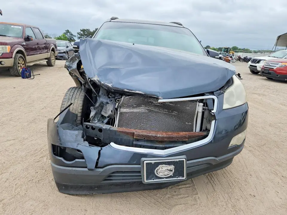 2011 CHEVROLET TRAVERSE LT  