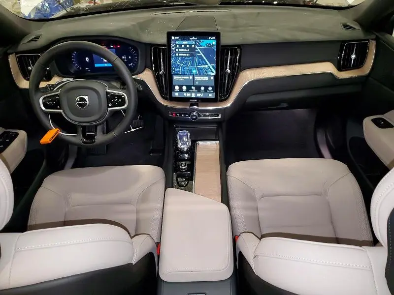 2026 VOLVO XC60 PLUS  