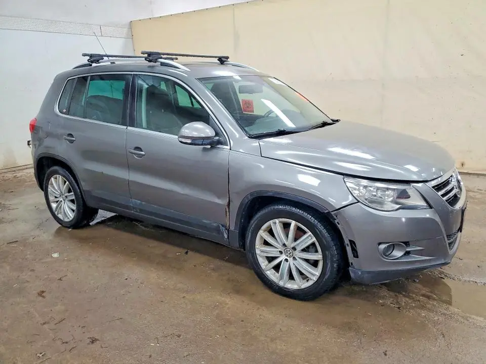 2010 VOLKSWAGEN TIGUAN SE  