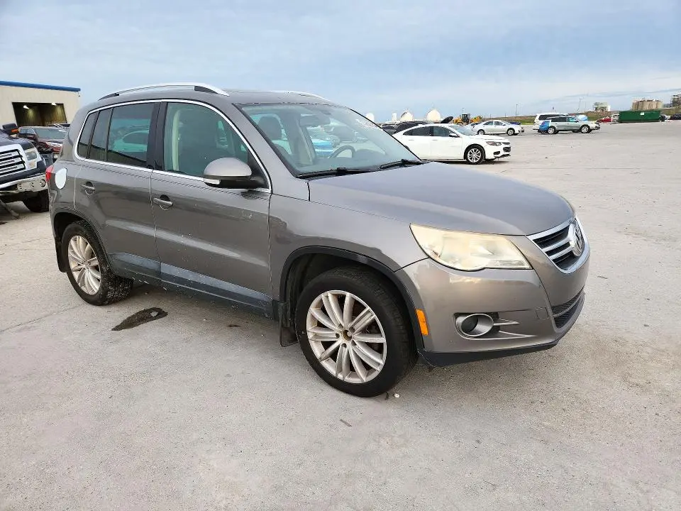 2011 VOLKSWAGEN TIGUAN S  