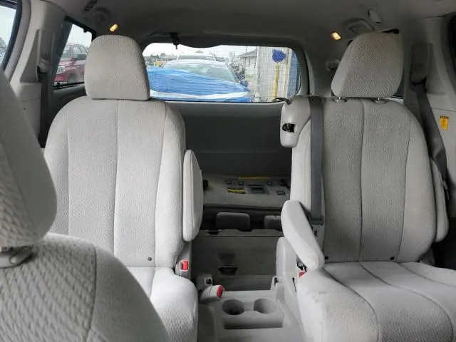 2011 TOYOTA SIENNA LE  