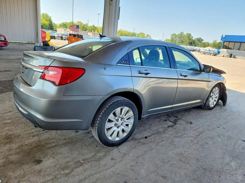 2013 CHRYSLER 200 LX  