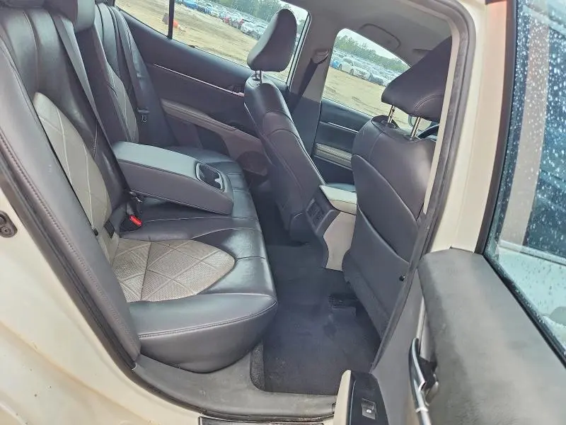 2019 TOYOTA CAMRY XLE  