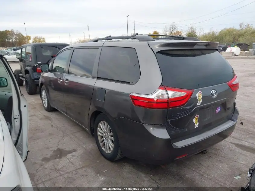 2015 TOYOTA SIENNA XLE 8 PASSENGER