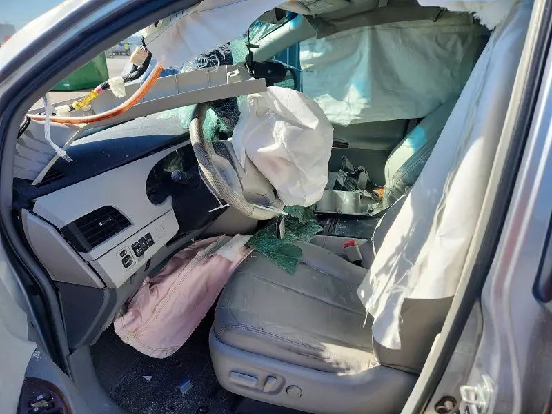 2013 TOYOTA SIENNA XLE 8-PASSENGER  