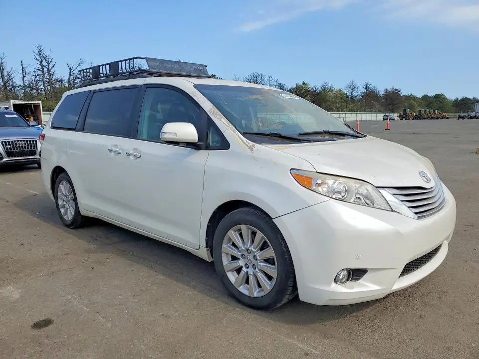 2013 TOYOTA SIENNA LIMITED 7-PASSENGER  