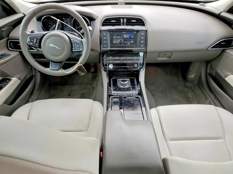 2018 JAGUAR XE PREMIUM  
