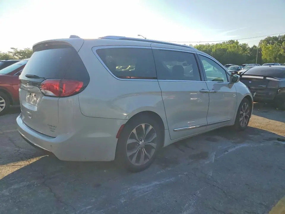 2017 CHRYSLER PACIFICA LIMITED  
