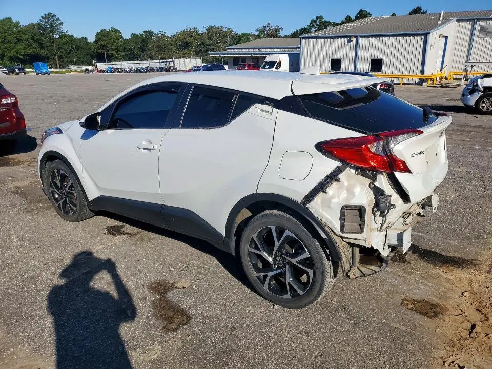 2021 TOYOTA C-HR XLE  