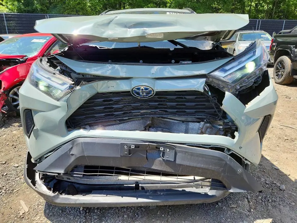 2022 TOYOTA RAV4 XLE  