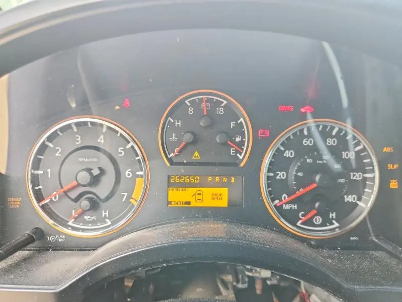 2010 NISSAN TITAN SE  