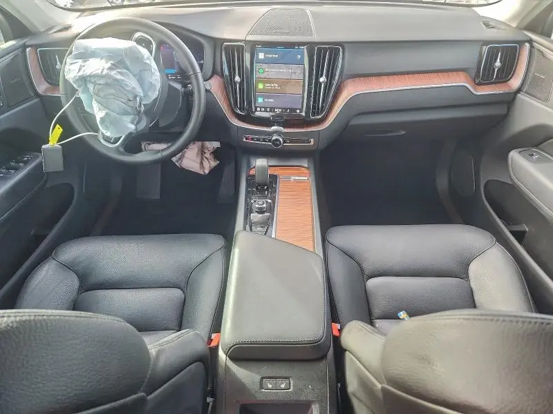 2024 VOLVO XC60 PLUS  