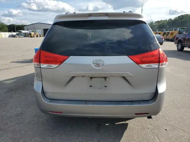 2014 TOYOTA SIENNA LE  