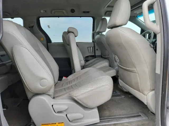 2012 TOYOTA SIENNA XLE