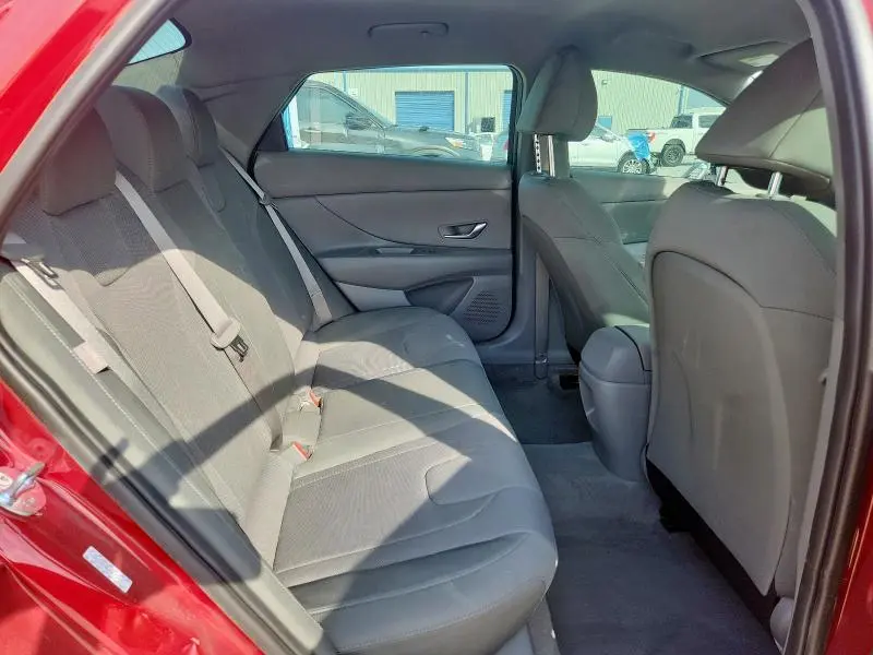 2024 HYUNDAI ELANTRA SE  