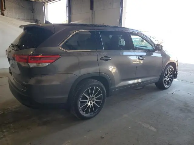 2018 TOYOTA HIGHLANDER SE  