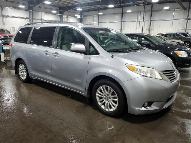 2011 TOYOTA SIENNA XLE