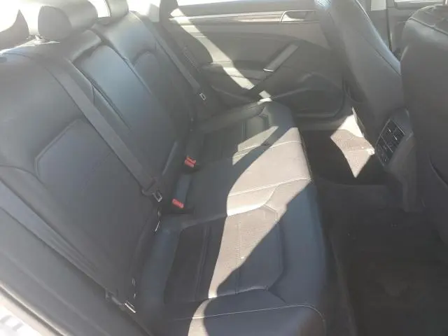 2016 VOLKSWAGEN PASSAT SE  